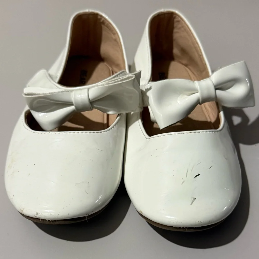 Kid's Bear Mall White Shoes with Bow